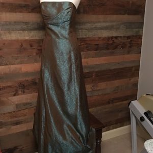 Gorgeous Laundry Prom Dress size 6